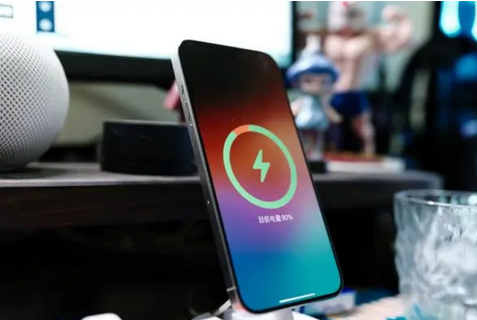田东苹果15换屏服务分享用什么充电器给iPhone15充电更好 